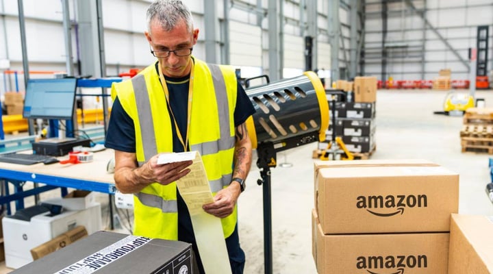 fulfilmentcrowd worker with Amazon FBA parcels