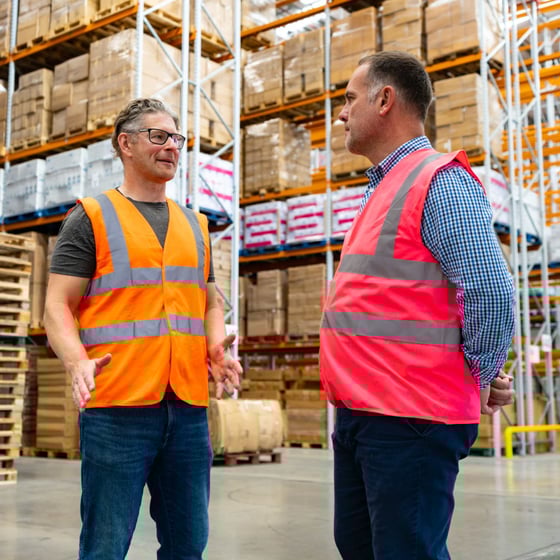 client-chat-in-warehouse